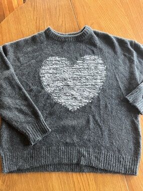 Sundance Charcoal Gray Crewneck Sweater with Light Gray Heart xl